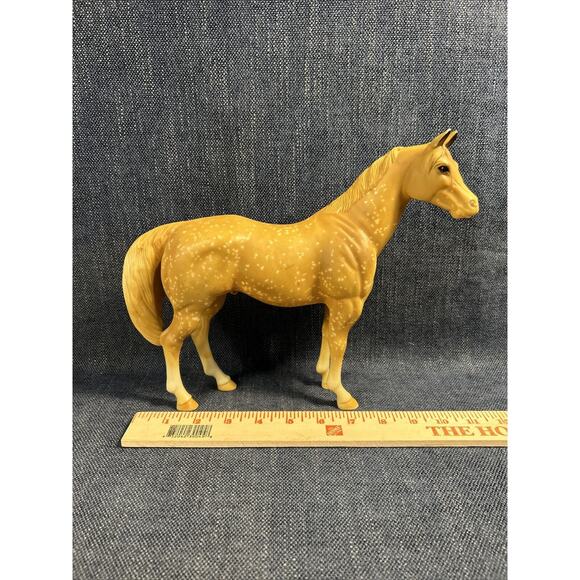 Blue Ribbon Ranch Quarter Horse Dapple Palomino Blue Box 9.5” - Picture 1 of 16